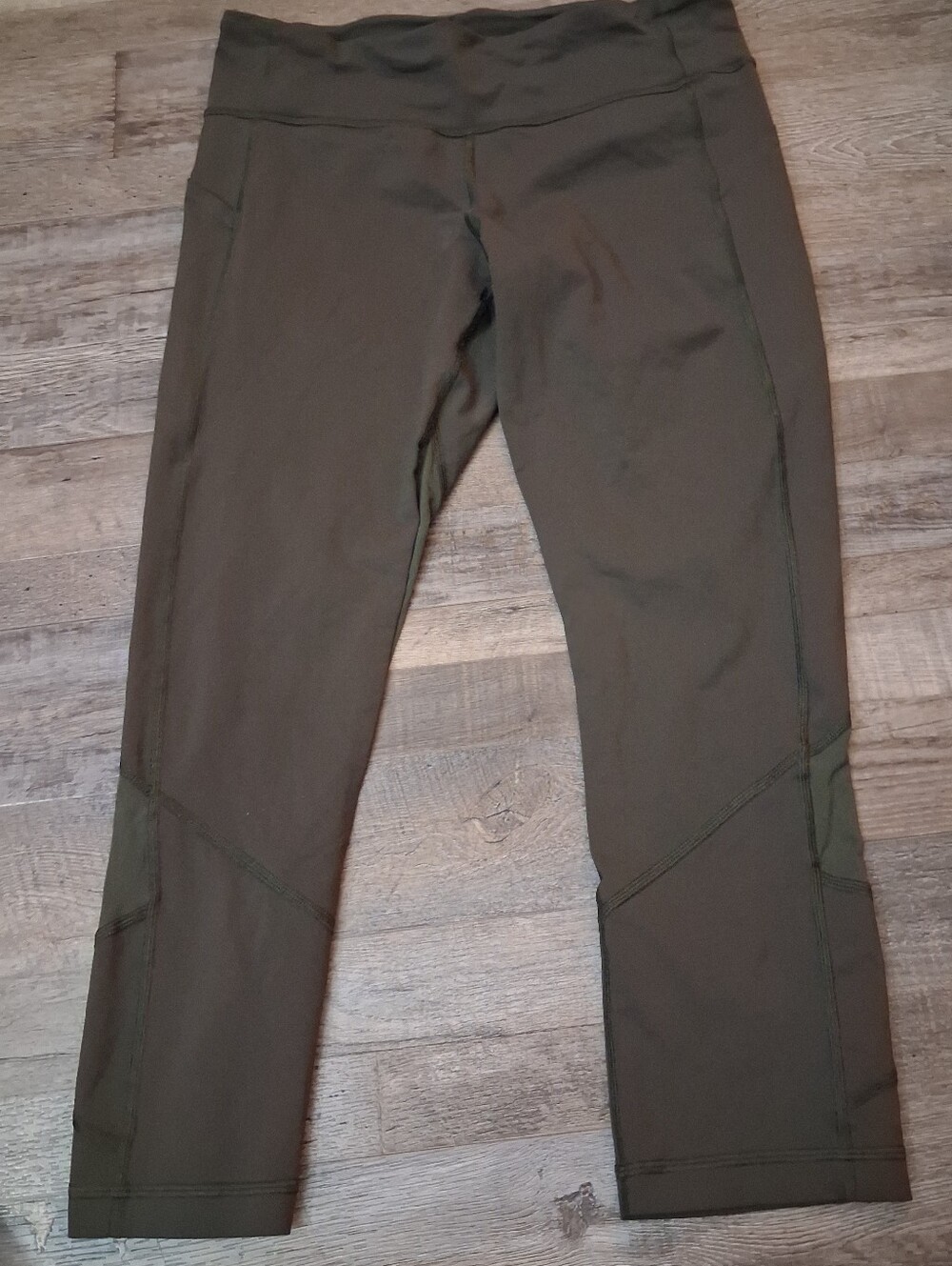Lululemon Capri Leggings Women's Size 8 Olive Green Zipper Pocket Active Yoga